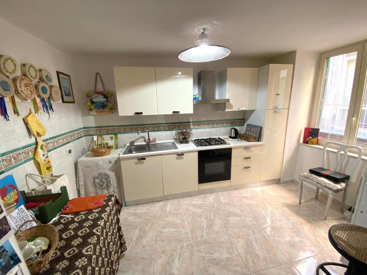 Casa Gioia, Tra Palazzo Reale,Lungomare E Monte Echia Apartment Napoli Bagian luar foto