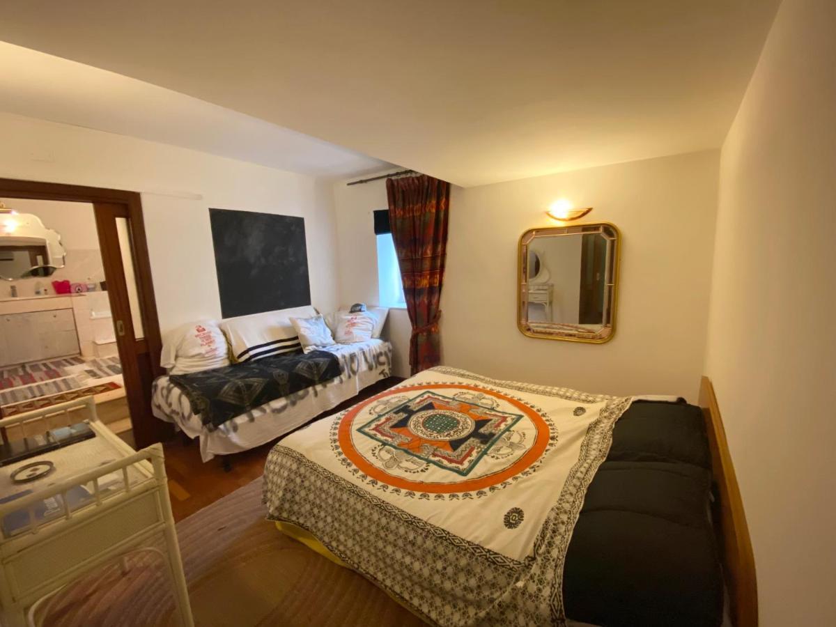 Casa Gioia, Tra Palazzo Reale,Lungomare E Monte Echia Apartment Napoli Bagian luar foto